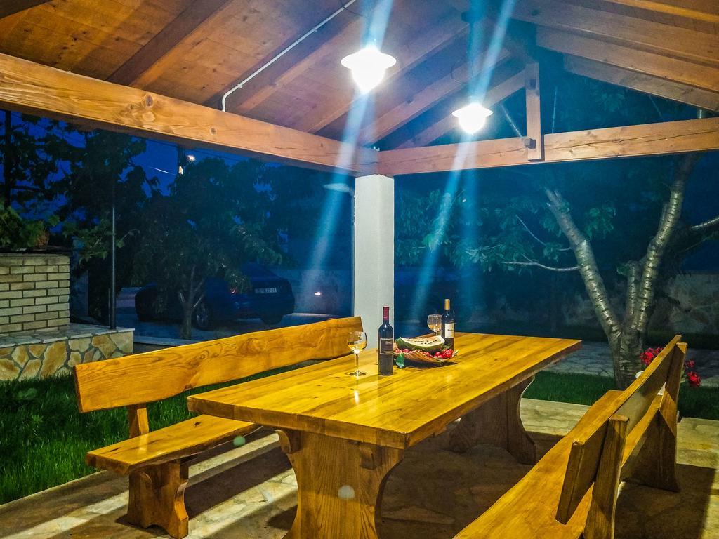 Villa Tina With Swimming Pool, Tennis Court, Games Room, Sauna, Gym, Bbq Policnik Kültér fotó